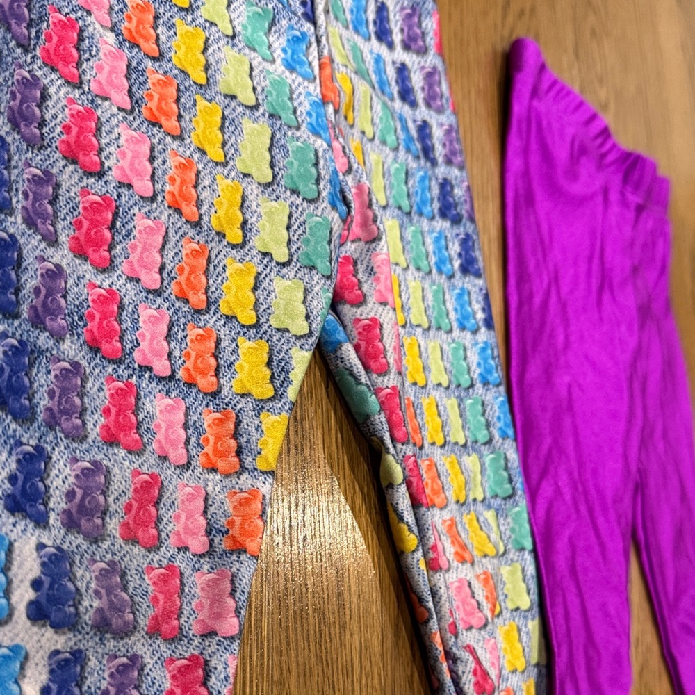 Pixielane Shiny Colorful Rainbow Gummy Bear Print Kids Leggings 3T LIKE NEW